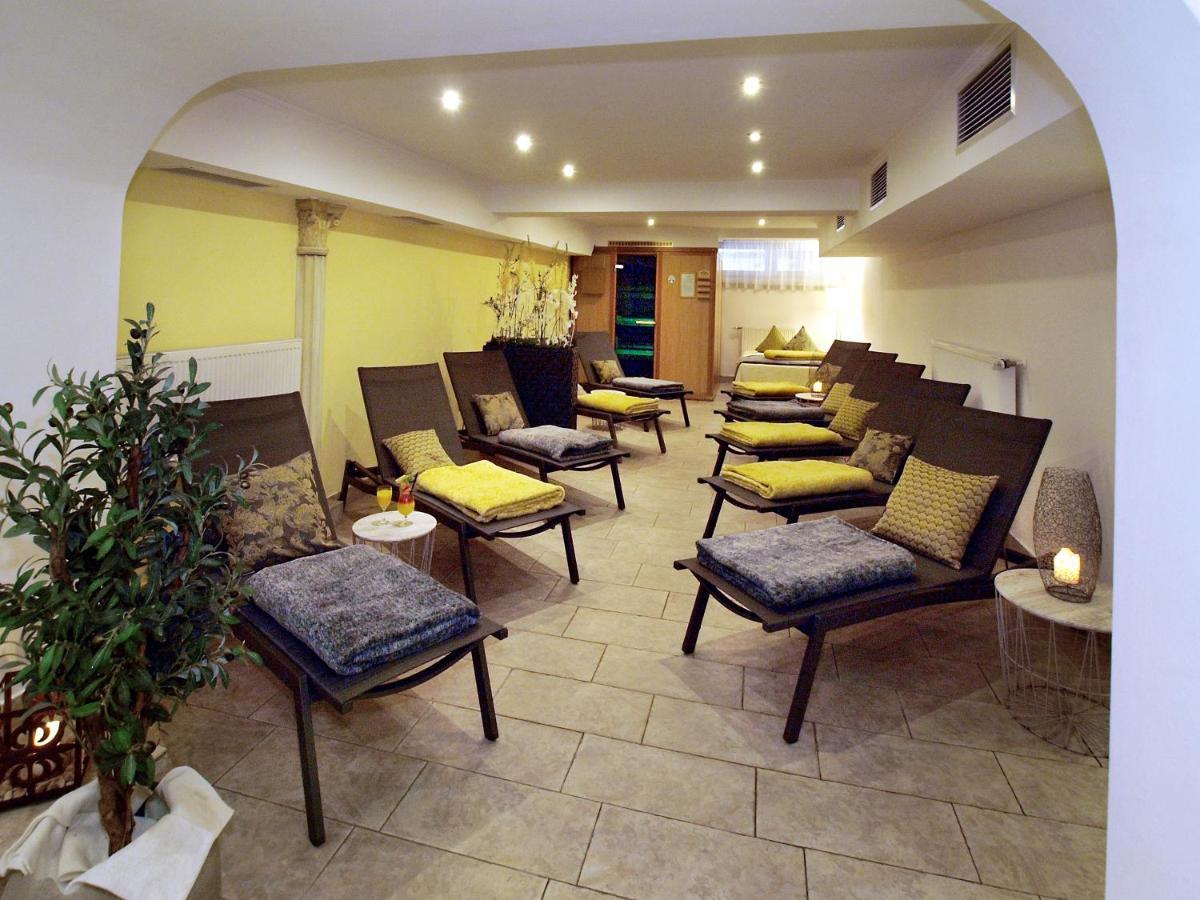 Hotel Restaurant Zum Goldenen Anker Mit Hallenbad & Wellnessbereich Windorf  Exterior photo