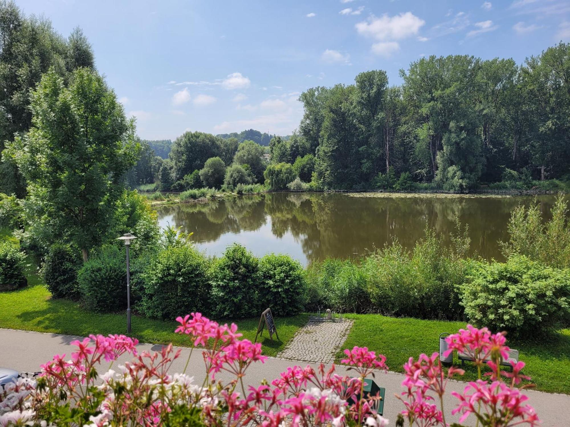 Hotel Restaurant Zum Goldenen Anker Mit Hallenbad & Wellnessbereich Windorf  Exterior photo