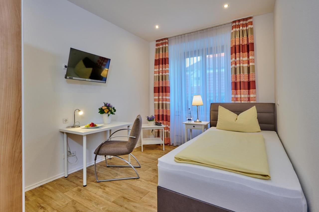 Hotel Restaurant Zum Goldenen Anker Mit Hallenbad & Wellnessbereich Windorf  Exterior photo