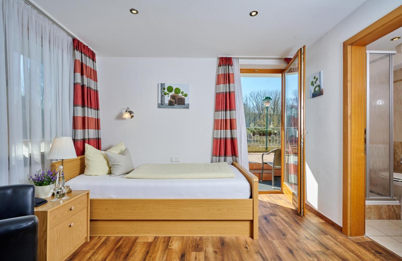 Hotel Restaurant Zum Goldenen Anker Mit Hallenbad & Wellnessbereich Windorf  Exterior photo