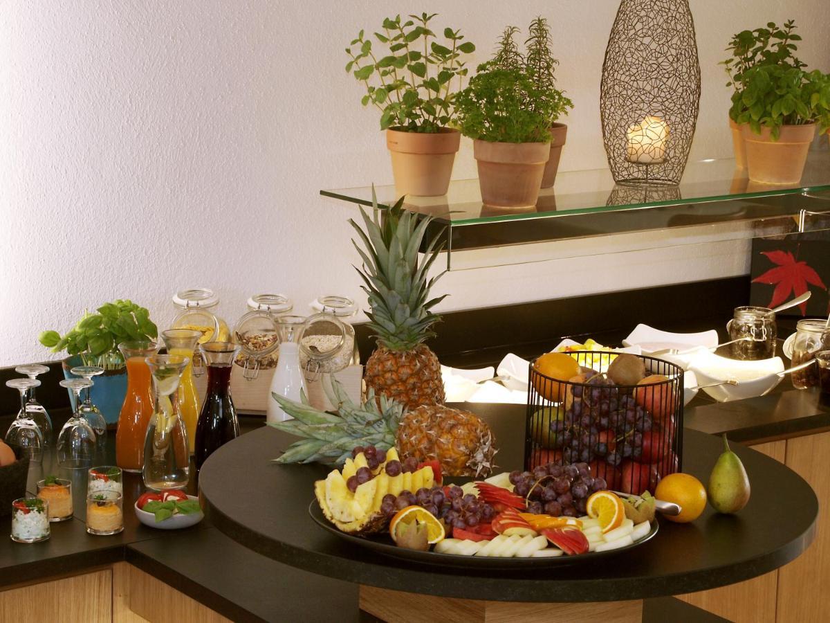 Hotel Restaurant Zum Goldenen Anker Mit Hallenbad & Wellnessbereich Windorf  Exterior photo