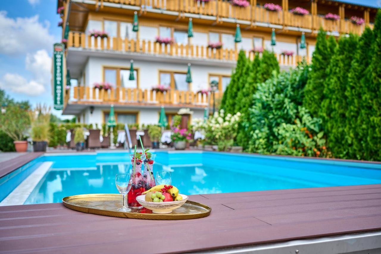 Hotel Restaurant Zum Goldenen Anker Mit Hallenbad & Wellnessbereich Windorf  Exterior photo