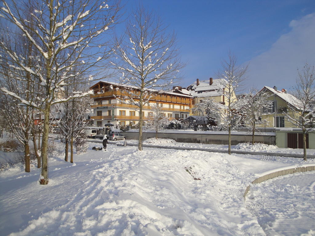 Hotel Restaurant Zum Goldenen Anker Mit Hallenbad & Wellnessbereich Windorf  Exterior photo