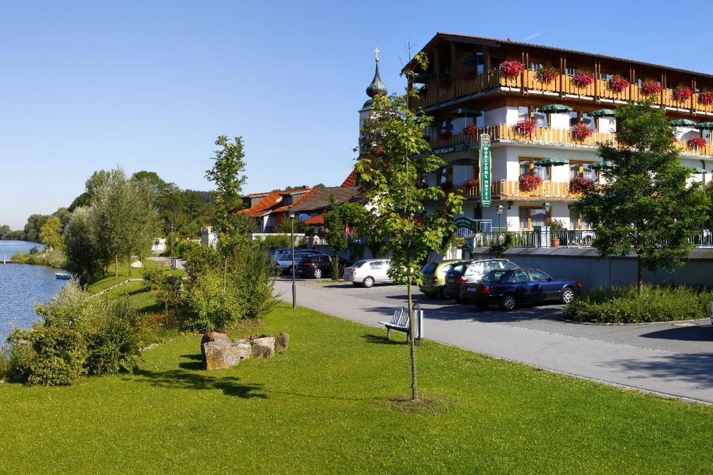 Hotel Restaurant Zum Goldenen Anker Mit Hallenbad & Wellnessbereich Windorf  Exterior photo